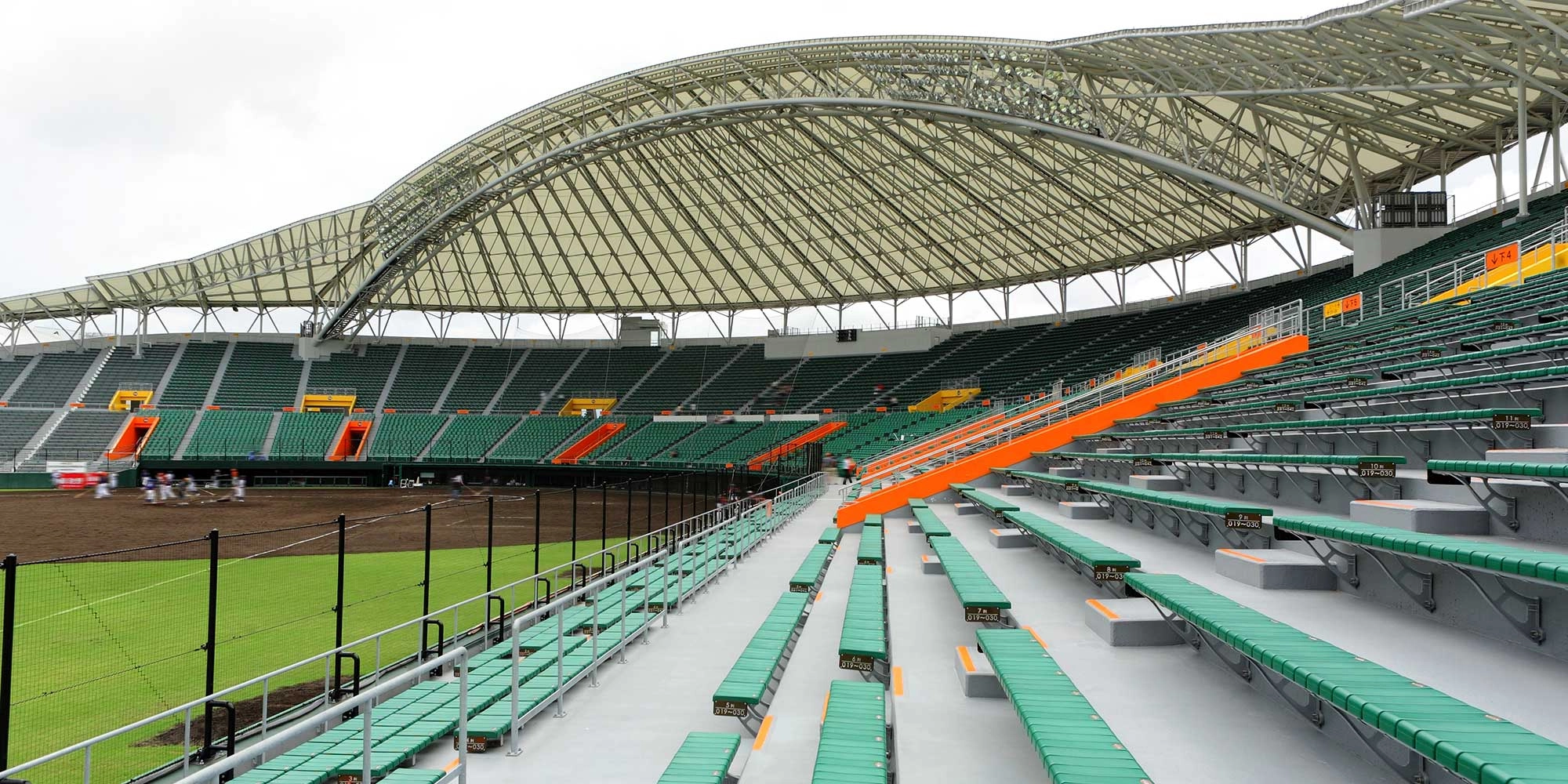 Tribunes Permanentes